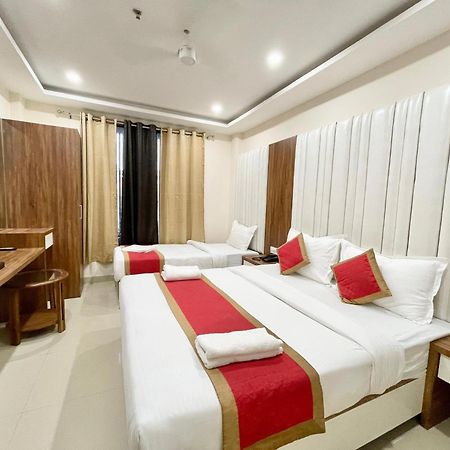 Hotel Shree Radha Krishna Варанаси Экстерьер фото
