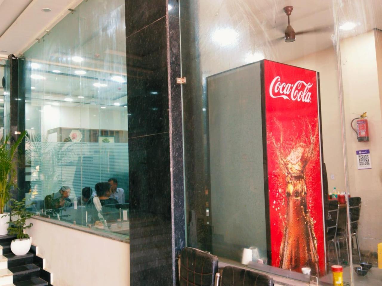 Hotel Shree Radha Krishna Варанаси Экстерьер фото