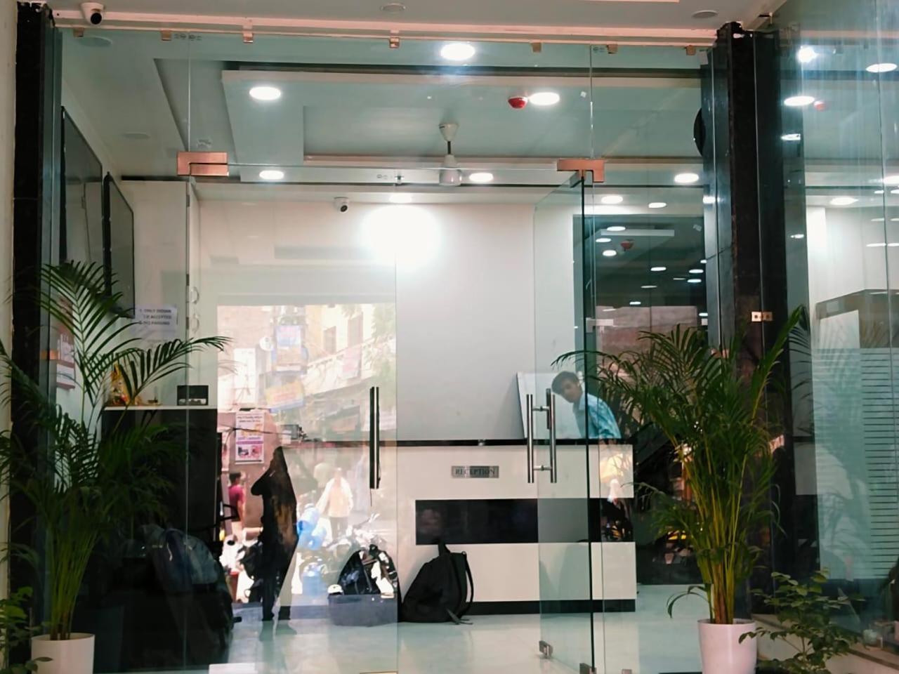 Hotel Shree Radha Krishna Варанаси Экстерьер фото