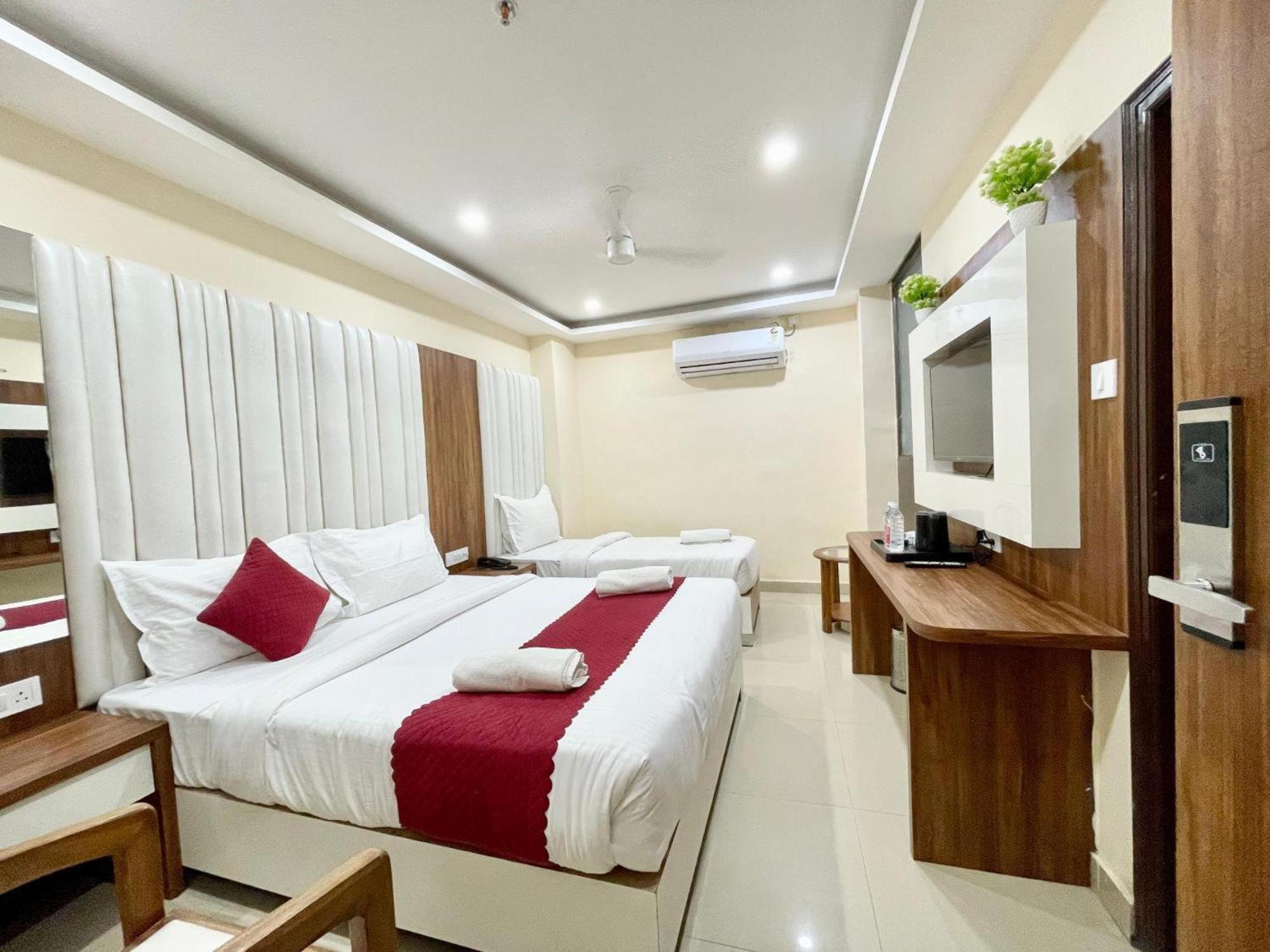 Hotel Shree Radha Krishna Варанаси Экстерьер фото