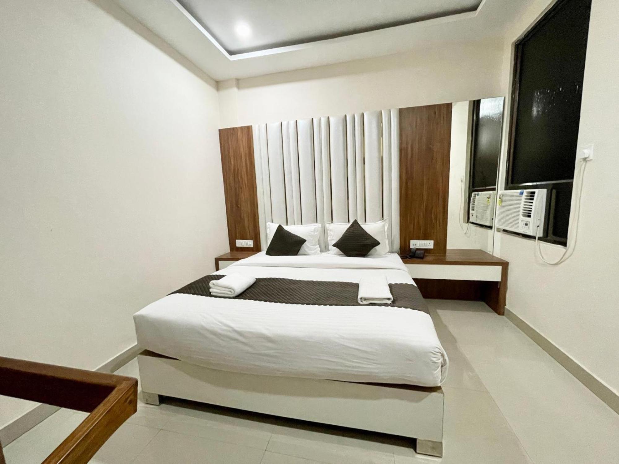 Hotel Shree Radha Krishna Варанаси Экстерьер фото