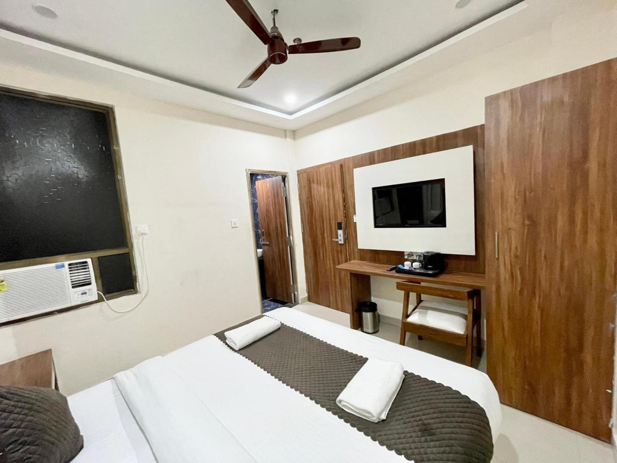 Hotel Shree Radha Krishna Варанаси Экстерьер фото