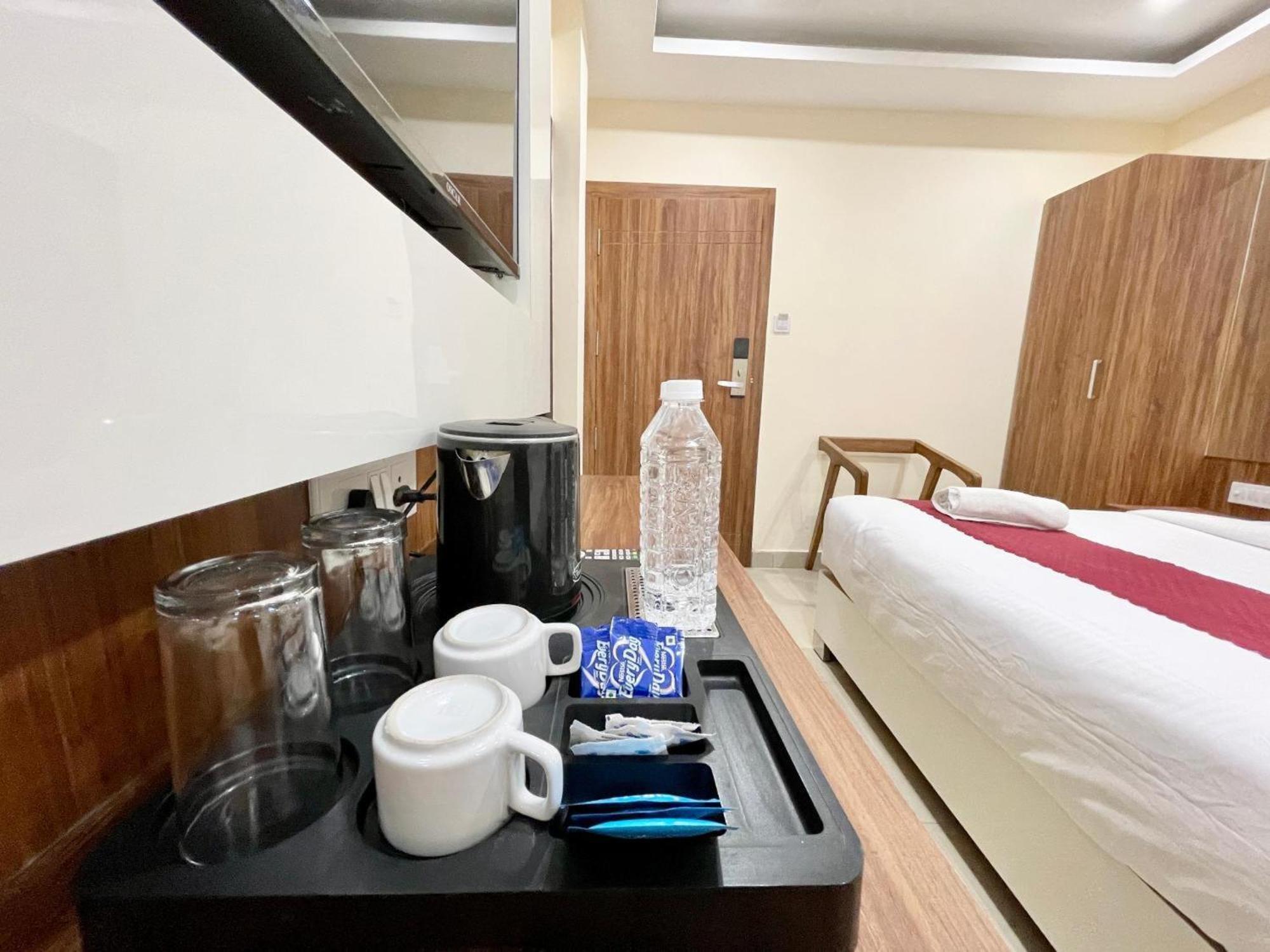 Hotel Shree Radha Krishna Варанаси Экстерьер фото