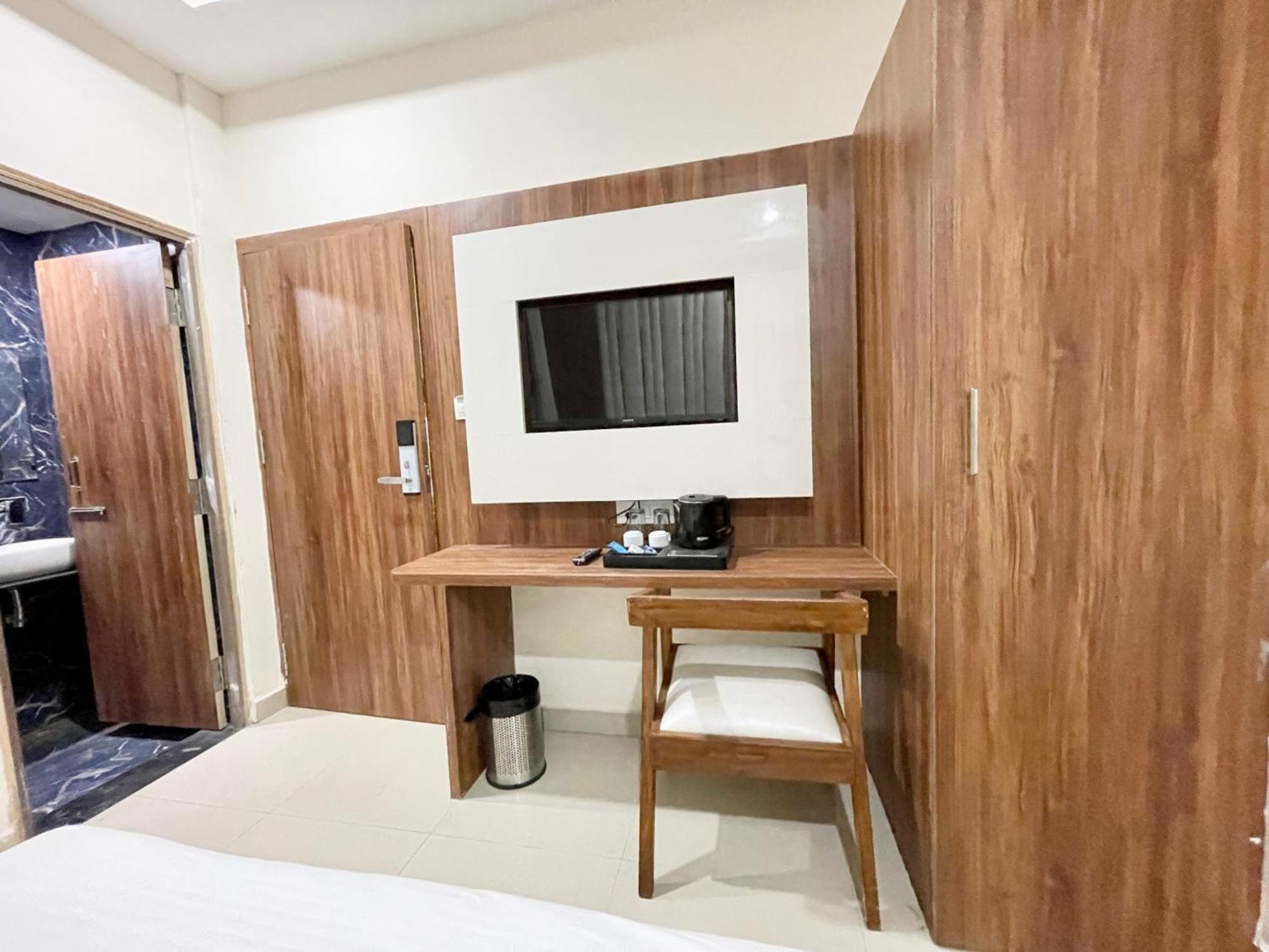 Hotel Shree Radha Krishna Варанаси Экстерьер фото