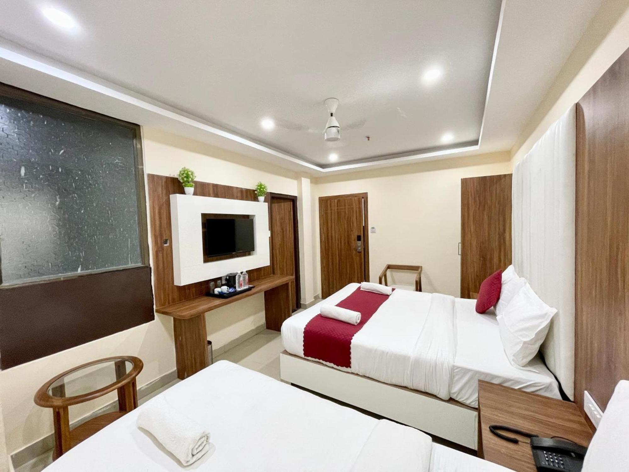 Hotel Shree Radha Krishna Варанаси Экстерьер фото
