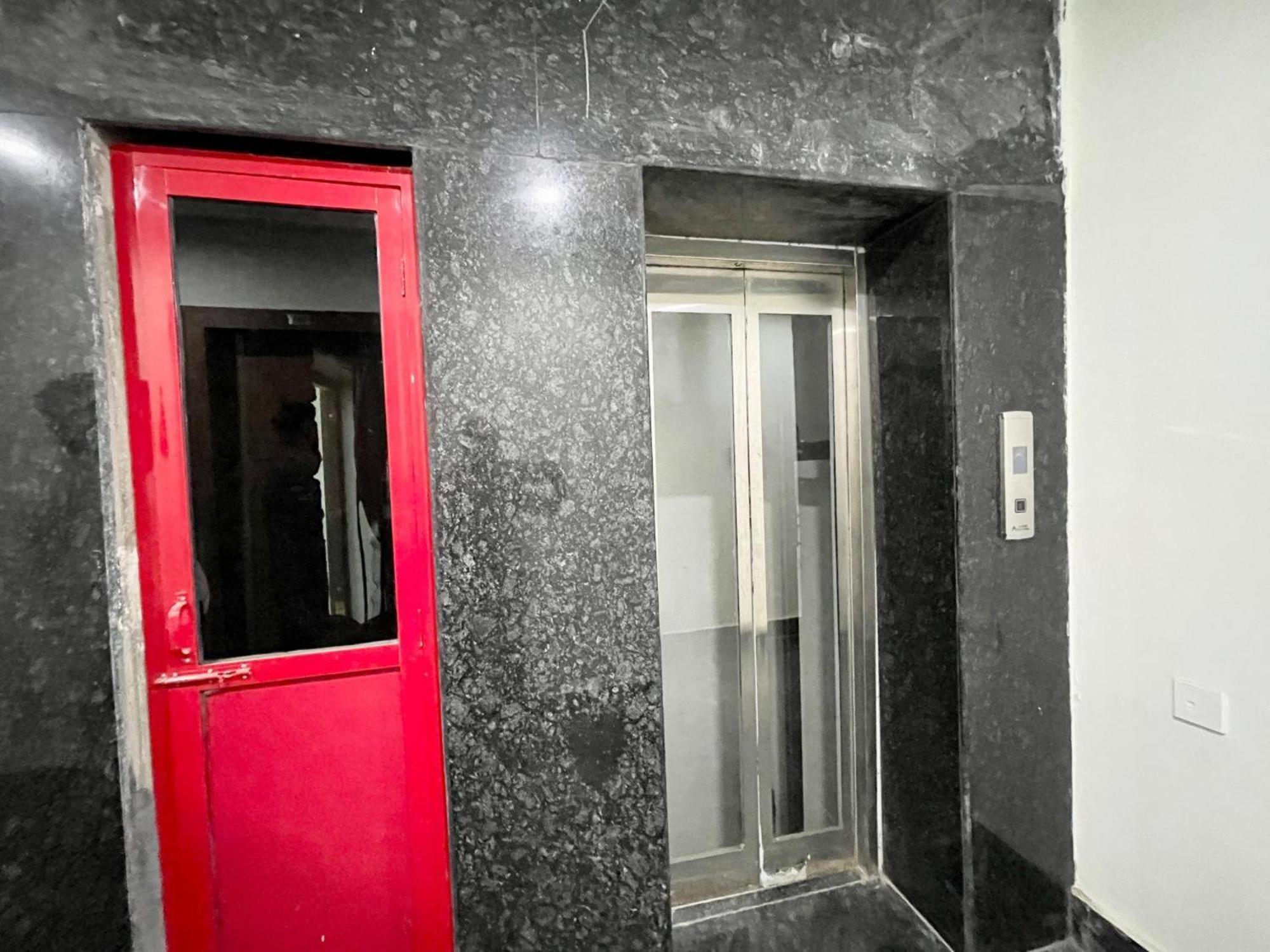 Hotel Shree Radha Krishna Варанаси Экстерьер фото