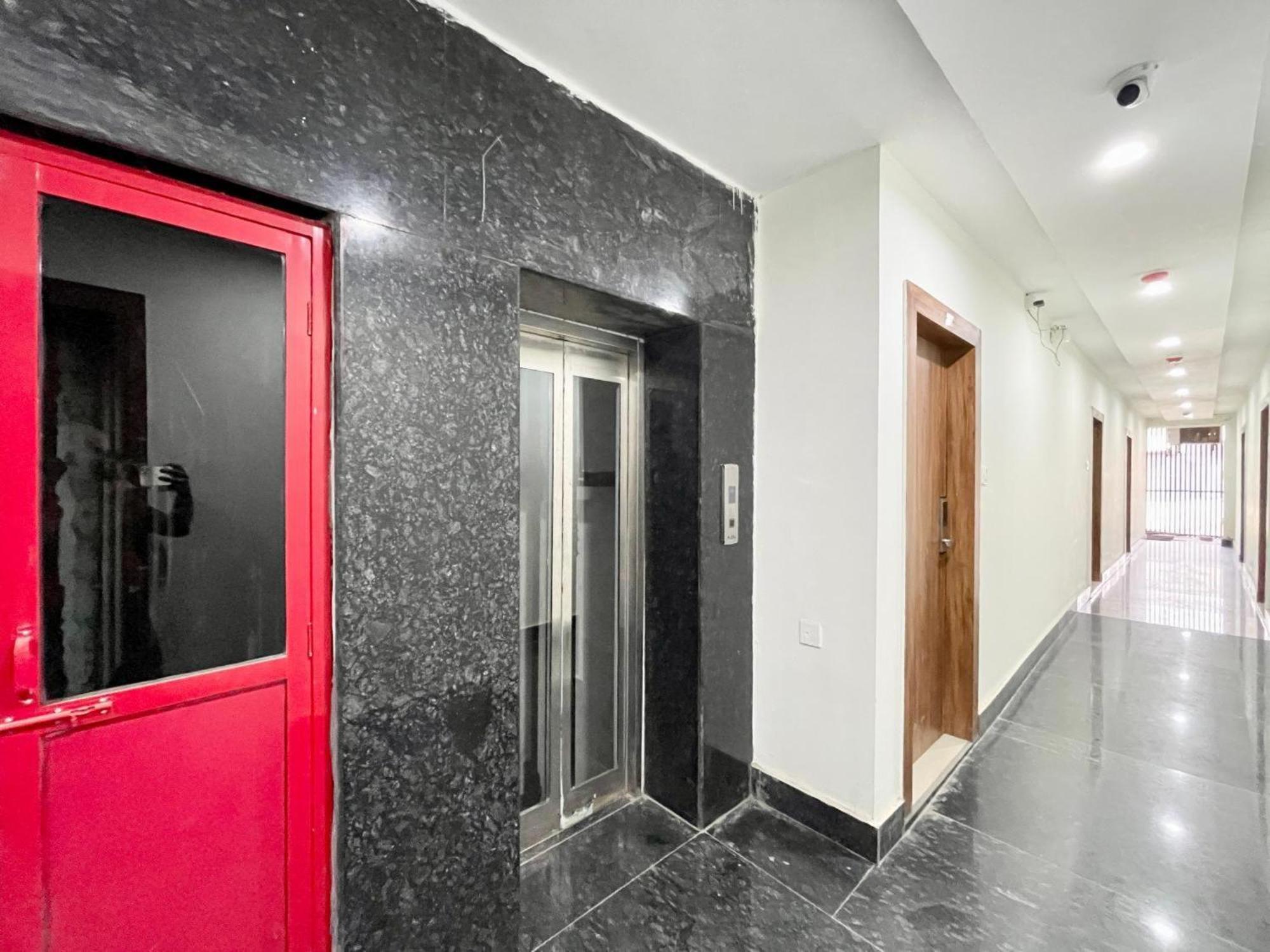 Hotel Shree Radha Krishna Варанаси Экстерьер фото