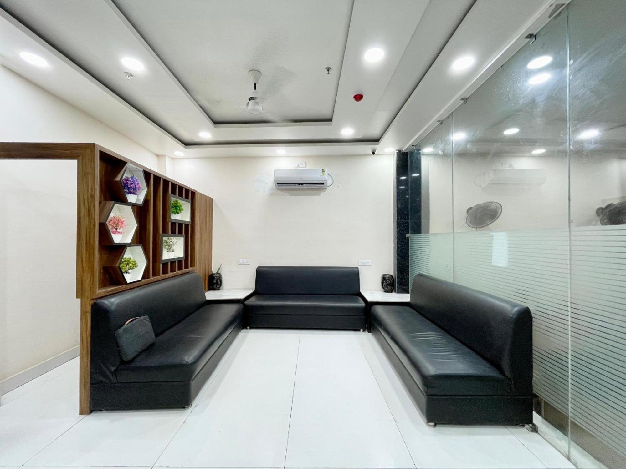 Hotel Shree Radha Krishna Варанаси Экстерьер фото