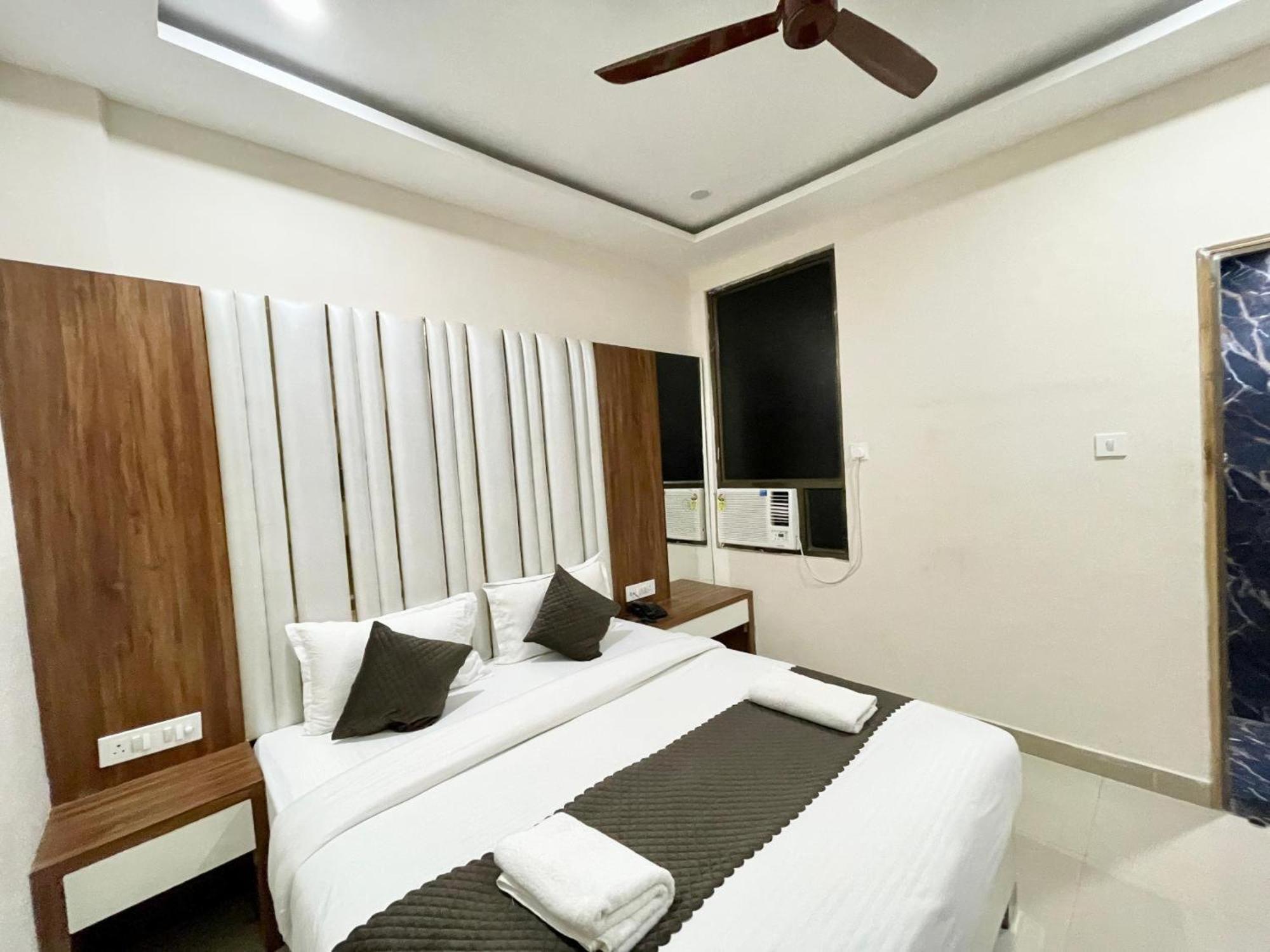 Hotel Shree Radha Krishna Варанаси Экстерьер фото